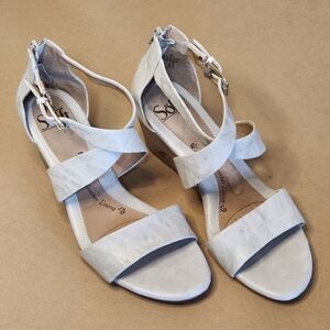 Sofft Sandals Womens 8M Chalette intimo Ivory Leather W/Zipper Heel